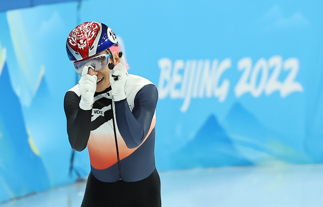 남자 쇼트트랙 준결승 1위로 5000m 계주 결승행…中 넘어지고도 어드밴스 받아 [2022 베이징]