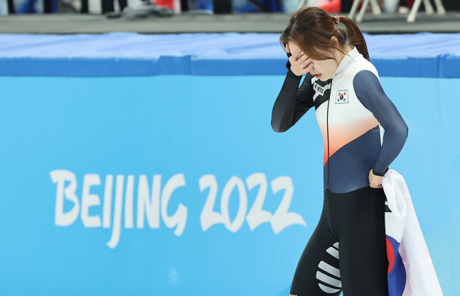최민정, 여 쇼트트랙 1000m 값진 은메달…레이스 직후 펑펑 울었다 [2022 베이징]