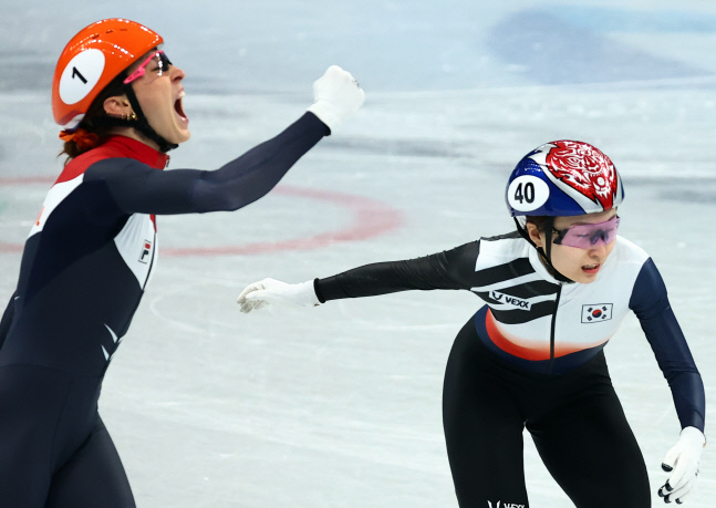 [올림픽] 결승선 통과하는 최민정