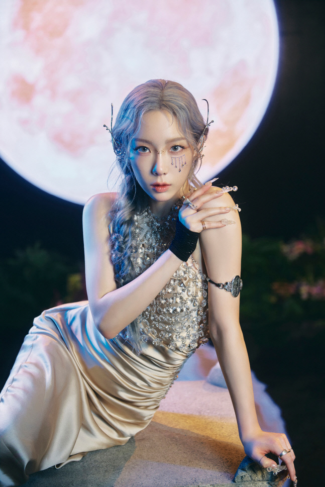 태연 정규 3집 \'INVU\' 티저 이미지 (1)