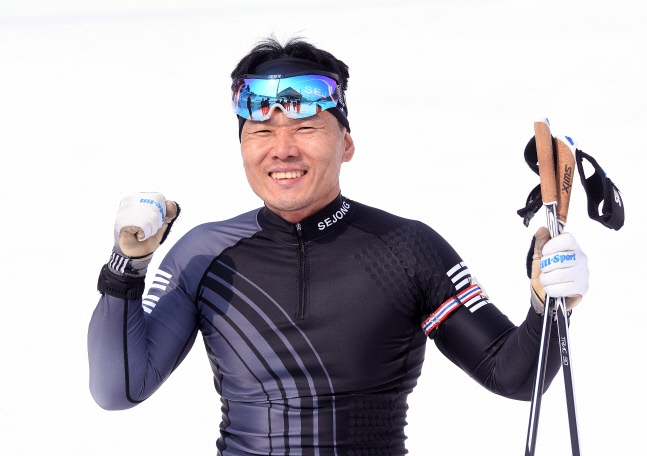 장애인동계체육대회 개막, 첫날부터 치열한 승부…평창 영웅 신의현 금메달