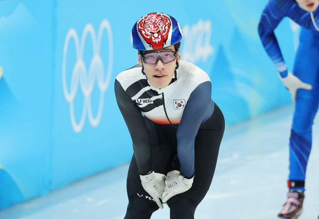 '막판 스퍼트' 황대헌, 남자 500m 조 2위로 준결승 안착[2022 베이징]