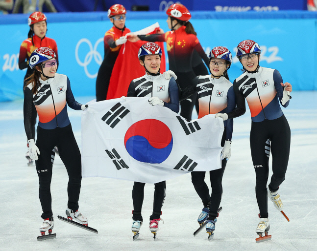 쇼트트랙 여자 대표팀 3000m 계주 은메달[2022 베이징]