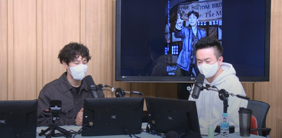 '컬투쇼' 김동완 "신화 세미누드집 2~30만원에 거래...가격 오르면..."