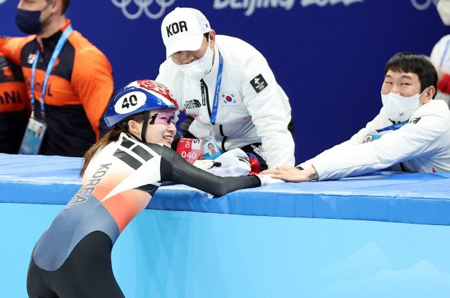 아쉬워하는 최민정