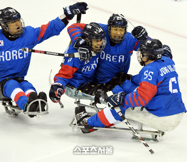 [포토] 아이스하키 정승환-이주승-장종호, 선제골 환호~!