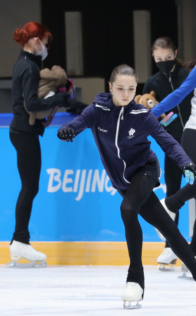 '도핑 의혹' 발리예바,"올림픽 출전할 수 있어 기뻐..정신적으로 힘들었다" 심경 밝혀