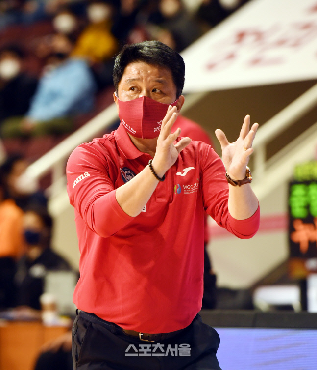 [포토] 작전지시하는 유도훈 감독