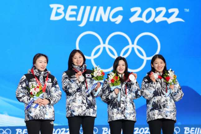 밝게 웃는 쇼트트랙 여자대표팀