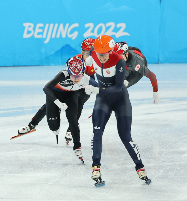 최민정과 수잔 슐팅 여자 3000m 계주