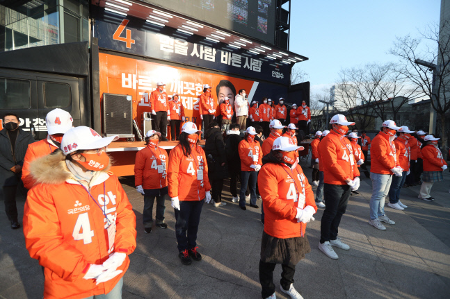 [속보]국민의당 안철수 유세차량서 일산화탄소 중독 2명 사망