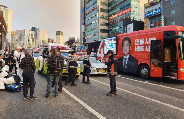 천안 안철수 유세버스서 2명 숨져