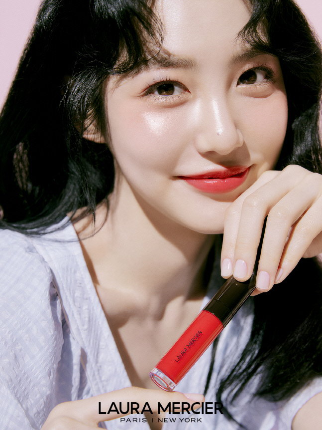 (로라 메르시에) 4.립 글라세 룩