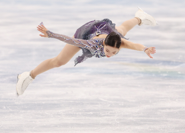 [올림픽] 경기 펼치는 유영