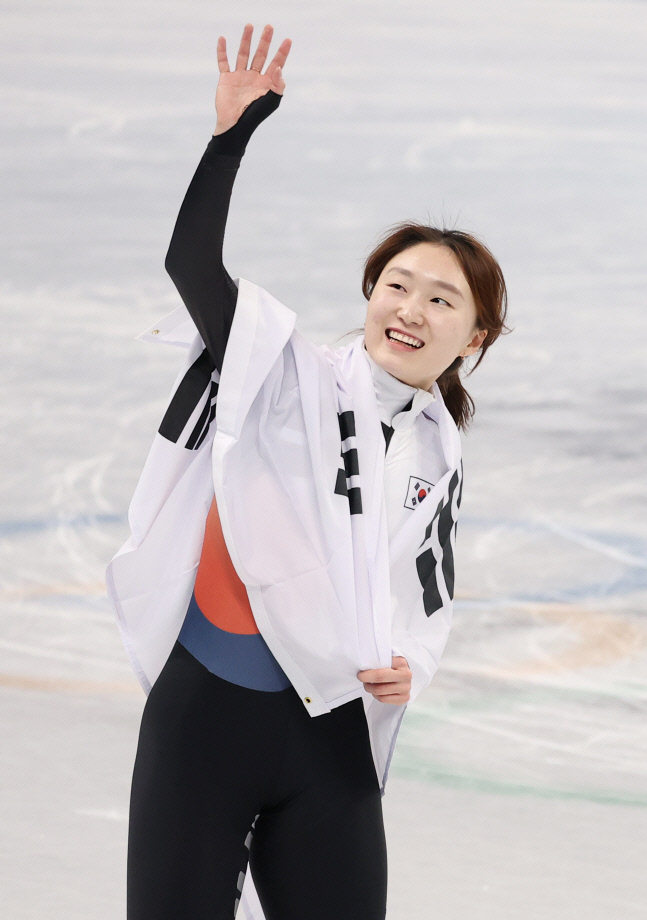 디펜딩챔피언 최민정, 베이징에서도 금빛 레이스[2022 베이징]