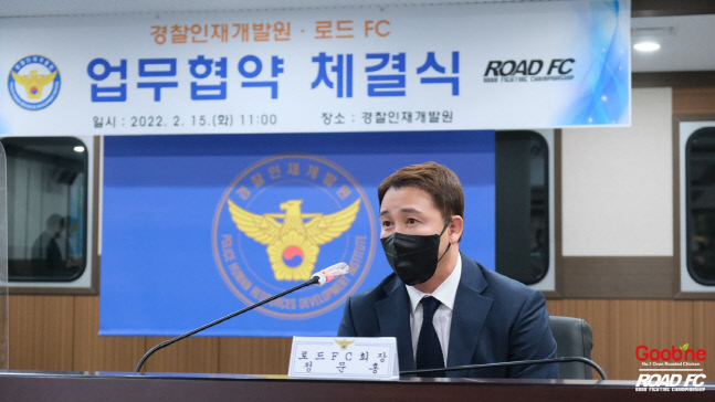 로드FC 정문홍 회장, "13만 경찰들에게 MMA를 전수해서 너무 기뻐요" [포토]