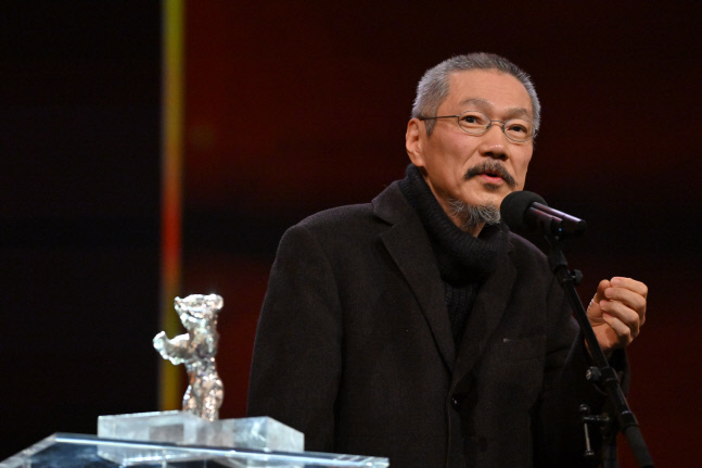 홍상수, 베를린국제영화제 심사위원대상 은곰상 수상 쾌거[종합]