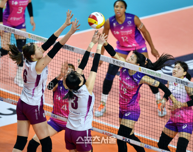 \'이럴땐 힘 쭉 빼고\' 흥국 정윤주[포토]