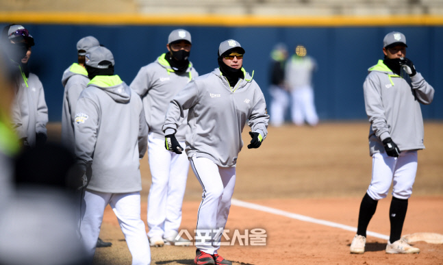 [포토] 주루 훈련하는 황재균