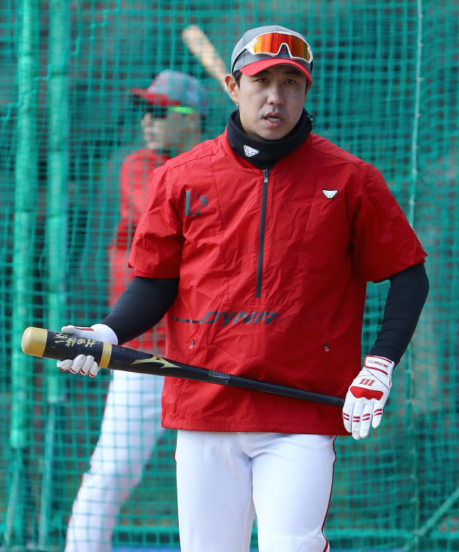 전지훈련-김강민220206-2595