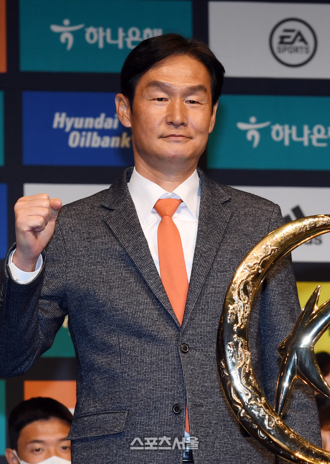 [포토]강원FC 이끄는 최용수 감독