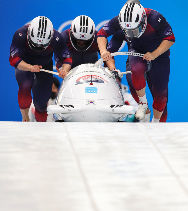 봅슬레이 윤종원 팀, 1·2차 시기 합계 18위...석영진 팀은 26위 [2022 베이징]