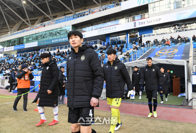 [포토]개막전 입장하는 인천 유나이티드-수원 삼성