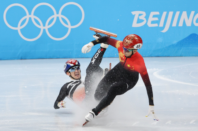 넘어지는 박장혁