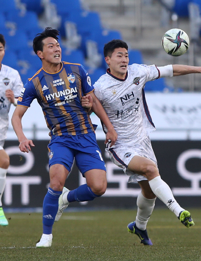 '존재감 갑' 국대 수비수 김영권, K리그 데뷔전 그 후…"관중석서 한국어가" [현장인터뷰]