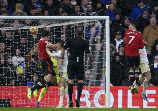 매과이어 모처럼 주장 몫 했다…맨유 138번째 도전 만에 코너킥 득점