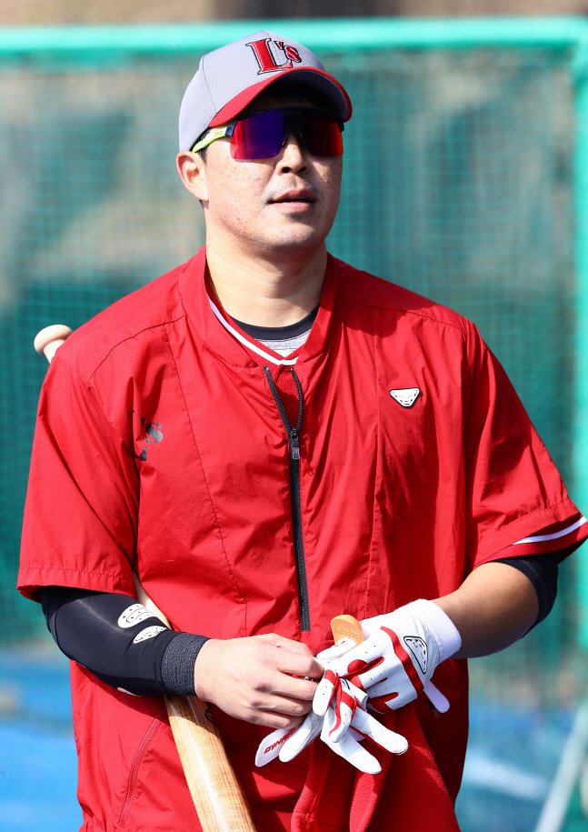 전지훈련-한유섬220206-2607