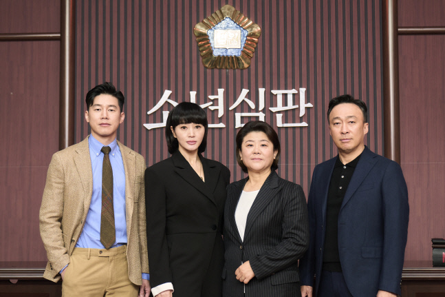 [포토] 김무열-김혜수-이정은-이성민 '화면 가득 카리스마'