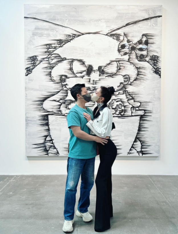 클라라, 결혼 3년만 첫 남편 공개... LA서 마스크 키스 '쪽' [★SNS]