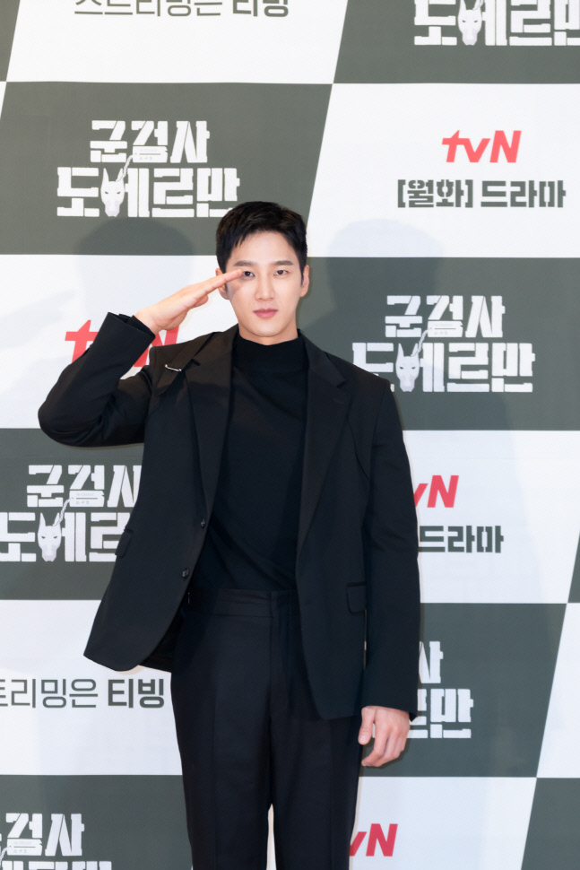 '군검사 도베르만' 안보현, "군생활 캠핑 같았다"…강인한 군검사 모습 기대