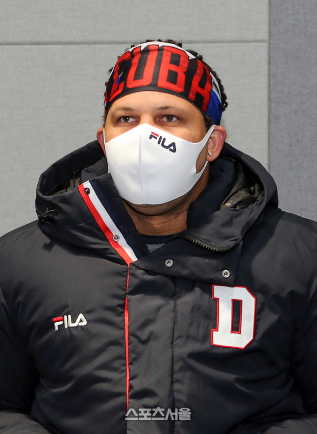 [포토]KS 3차전 각오 밝히는 두산 페르난데스