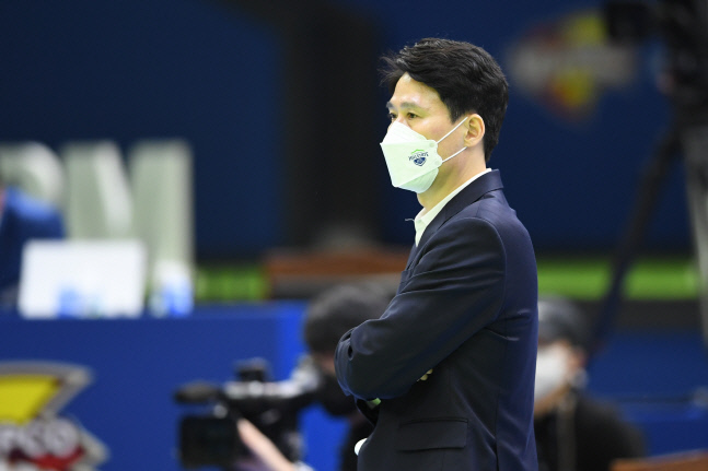 강성형 감독 "하이패스로 통과 좀"…김종민 감독 "홈에서 우승은 막아야"[현장인터뷰]