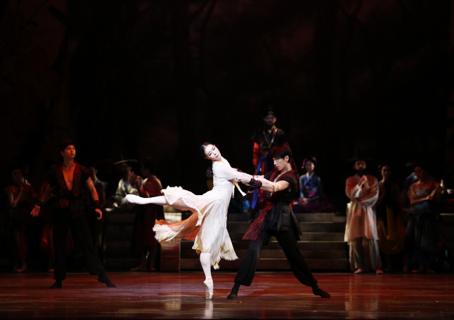 한국 고전과 서양 발레의 아름다운 만남. 발레 '춘향'