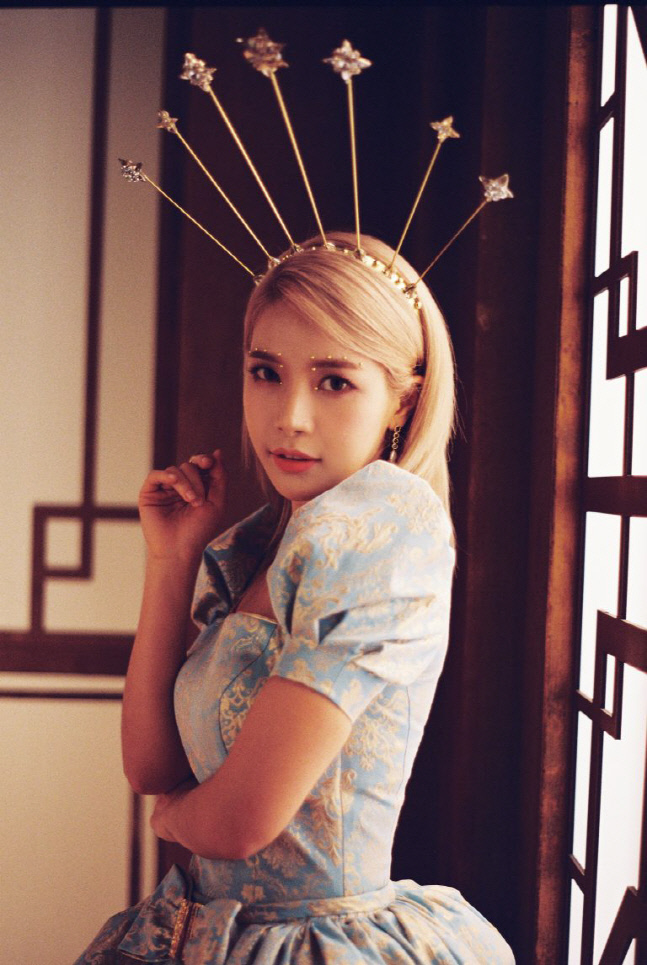 마마무 솔라, 코로나19 확진 "3차 접종 완료, 안정 취하는 중" [공식]