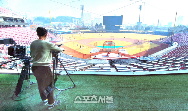 중계 카메라 등장한 광주, KIA 설레는 첫 대외 평가전[SS 캠프in]