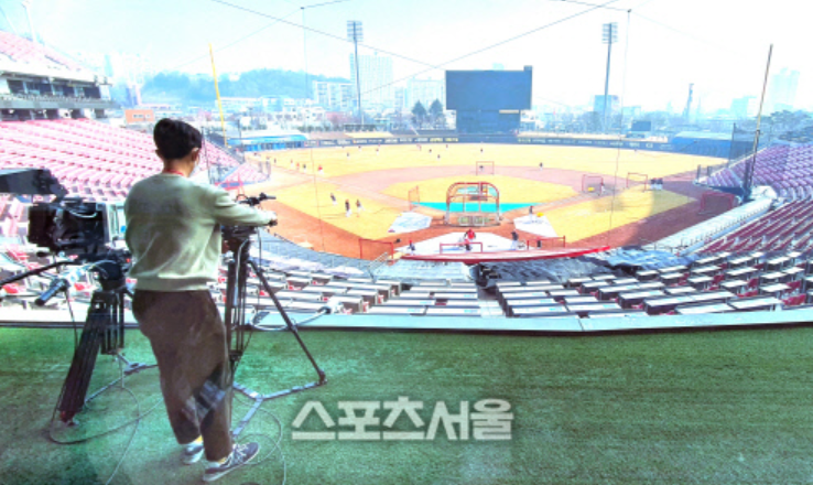 중계 카메라 등장한 광주, KIA 설레는 첫 대외 평가전[SS 캠프in]