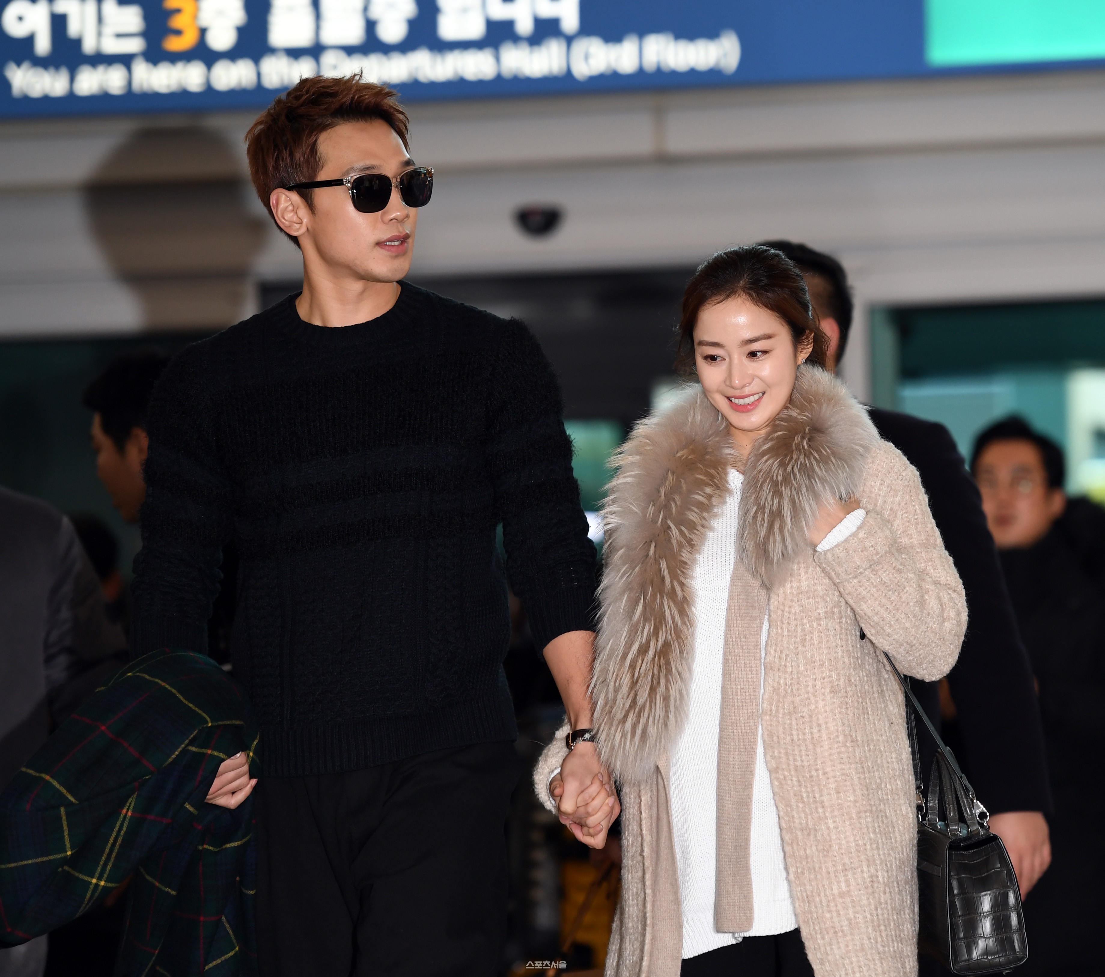 김태희♥비 집 초인종 수차례 누른 40대女 경찰에 체포