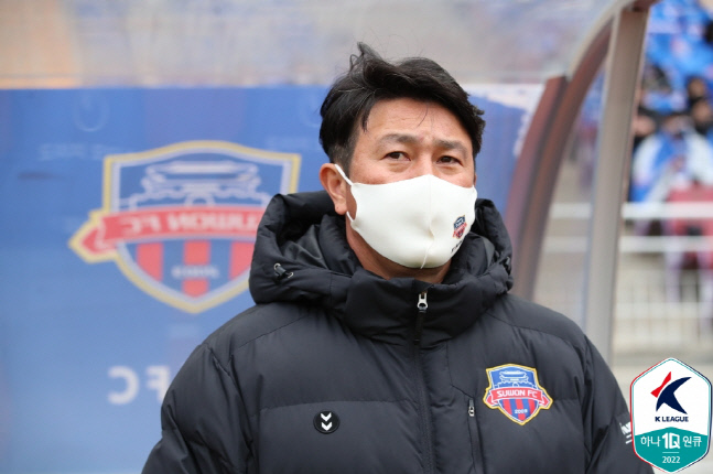 '개막 후 3연패' 김도균 수원FC 감독 "후반 교체 자원 굉장히 미흡, 심각하게 얘기할 것" [현장인터뷰]