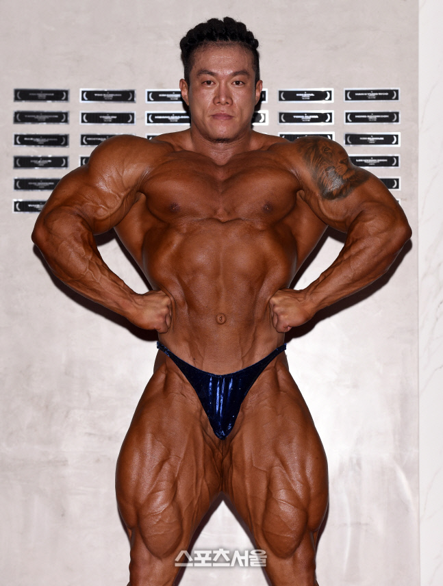 무뚝뚝하지만 매력이 넘치는 '특전사출신' NPC 오버롤 박명수, “특기는 운동이다. 운동이 좋을 뿐이다" [이주상의 e파인더]