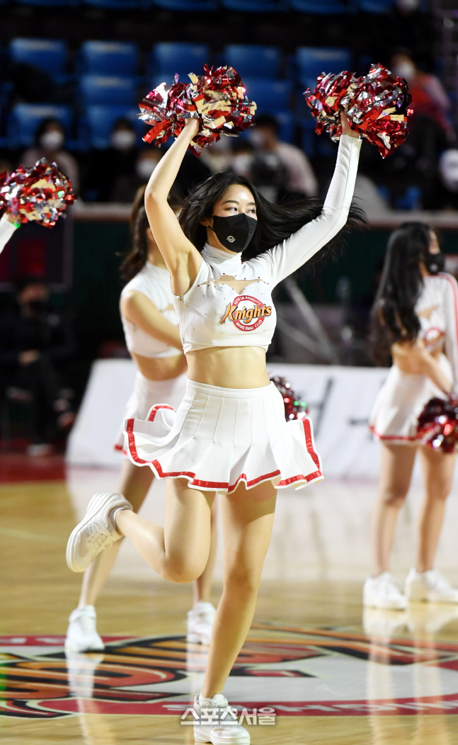 [포토] SK 치어리더 '16연승을 위하여'