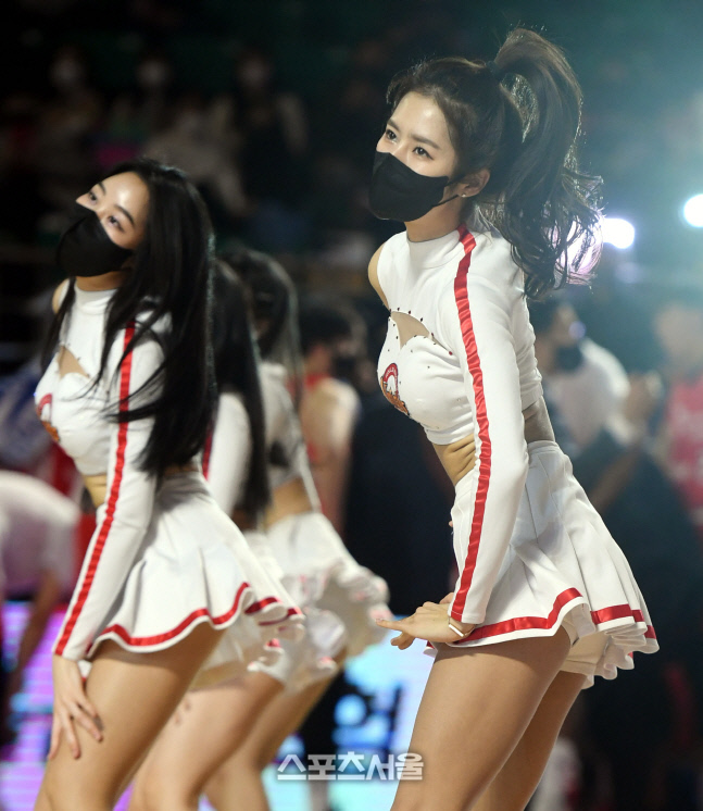 [포토] 치어리더 박기량 '요염한 눈빛'