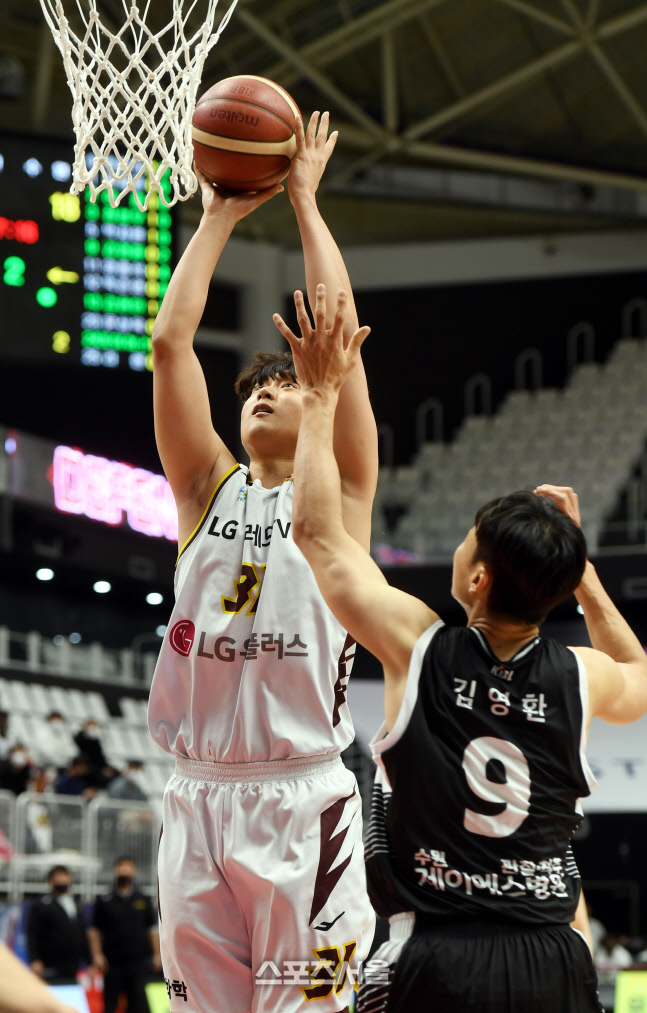 [포토] 박정현 \'완벽한 슛기회야\'