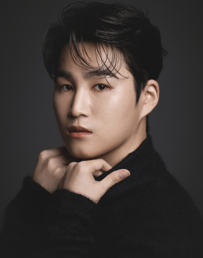 가수 김희재 소속사 "허위사실 유포 악플러에 선처없이 강경 대응"