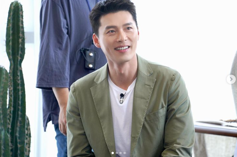 보조개에 빠지겠네... 품절 임박 현빈, 행복웃음 가득한 표정[★SNS]