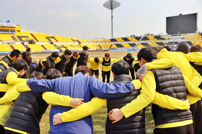 '충격의 개막 2연패' 전남, 정신무장 UP…'주장' 김현욱 "물러설 곳 없다"