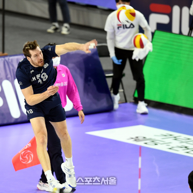 [포토] 링컨 \'득점으로 이어지는 강력서브\'